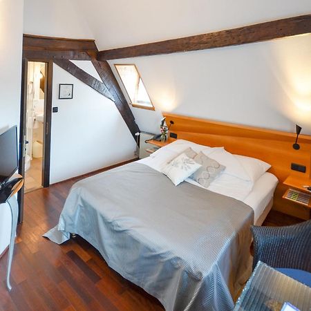 Restaurant & ****Hotel Hoeerhof Idstein Ruang foto