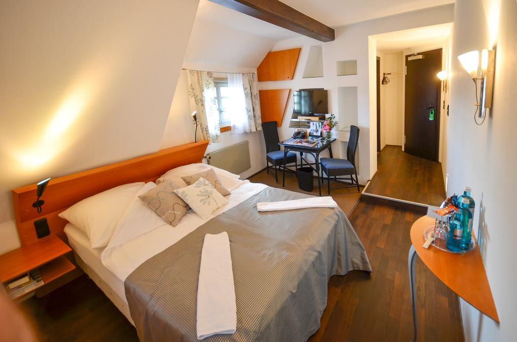 Restaurant & ****Hotel Hoeerhof Idstein Ruang foto